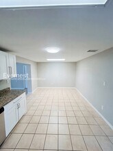 8519 Sunbeam Ln in Tampa, FL - Building Photo - Building Photo