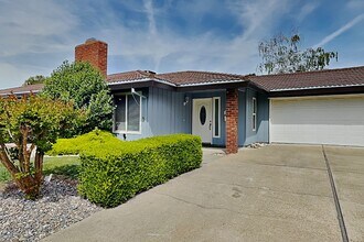 6830 Harmon Dr in Sacramento, CA - Building Photo - Building Photo