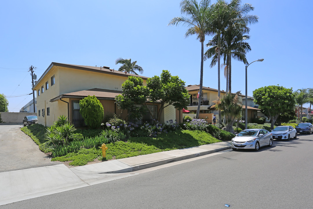 12304 La Pomelo Rd in La Mirada, CA - Building Photo