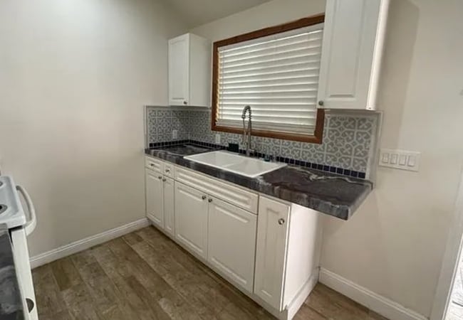 2131 Park Way in Bakersfield, CA - Foto de edificio - Building Photo