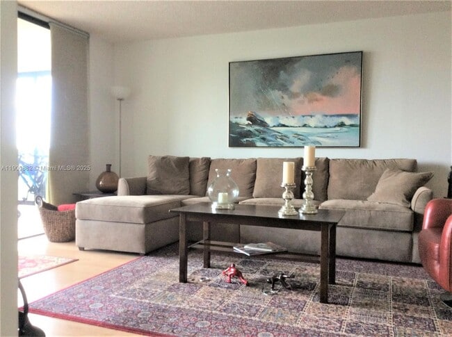 16300 Golf Club Rd in Weston, FL - Foto de edificio - Building Photo