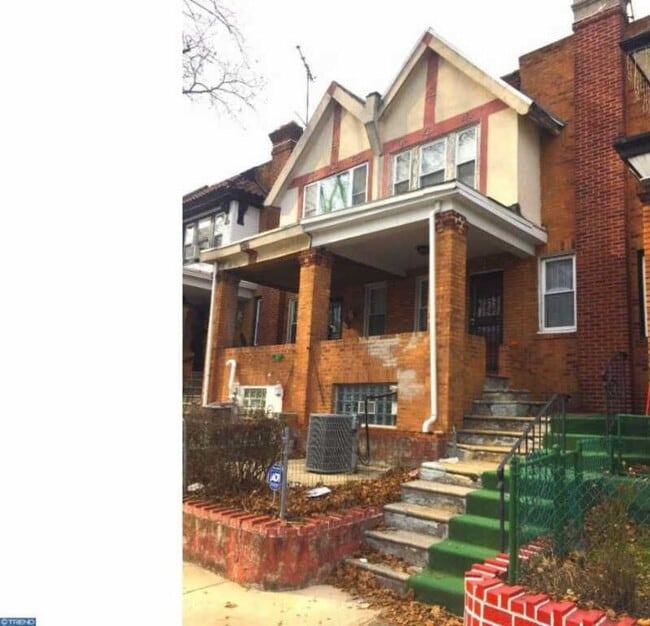 5869 Woodcrest Ave in Philadelphia, PA - Building Photo - Building Photo