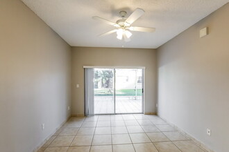 1235 NW 192nd Way in Pembroke Pines, FL - Building Photo - Building Photo