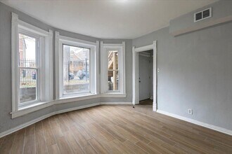 1913 S Troy St in Chicago, IL - Building Photo - Building Photo