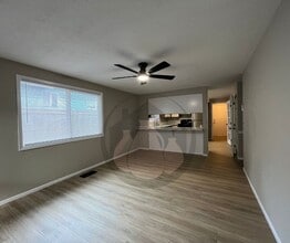 5361 Fox Ct S in Salem, OR - Building Photo - Building Photo