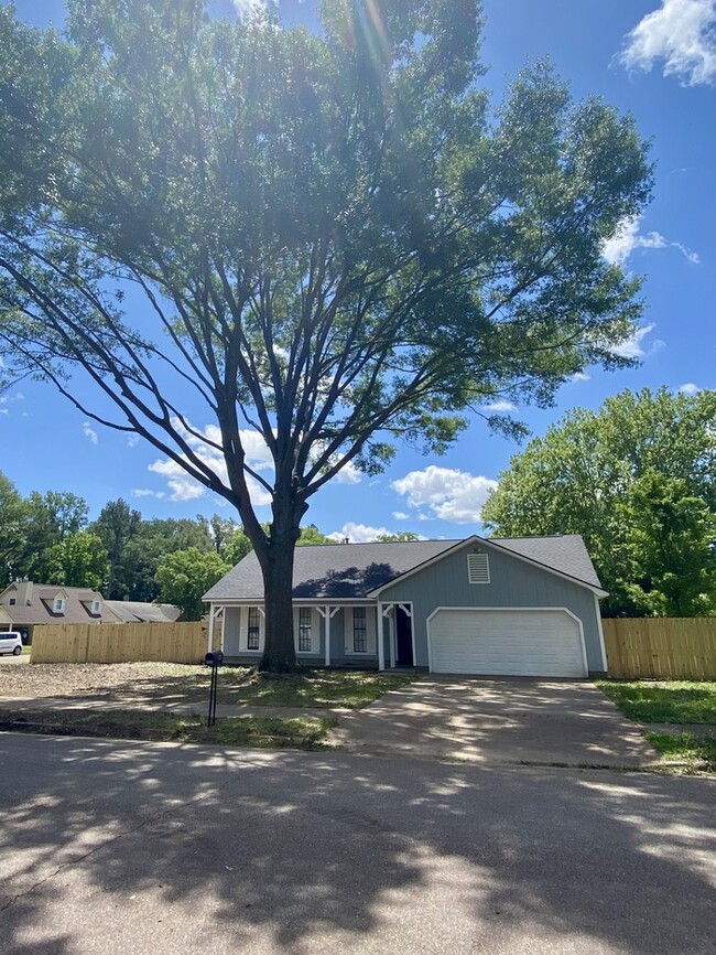property at 4475 Hunter Bay Dr