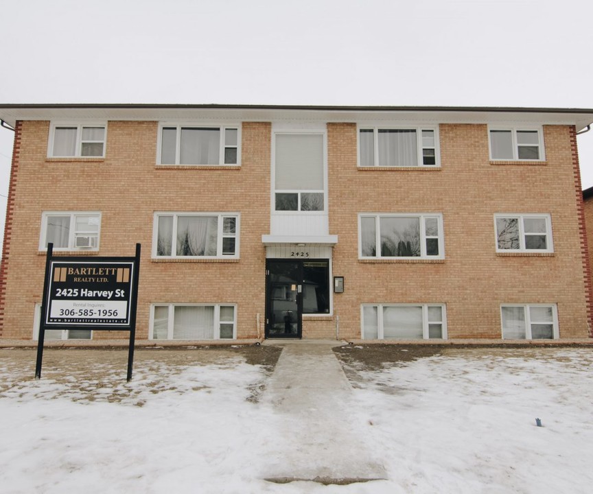 2425 Harvey St in Regina, SK - Building Photo