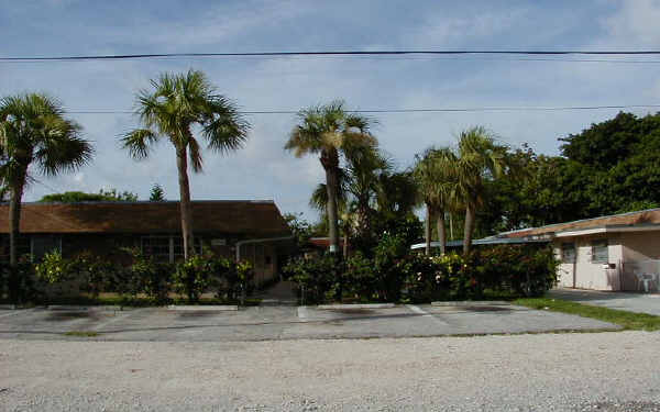 1570 NE 34th Ct in Oakland Park, FL - Building Photo - Building Photo