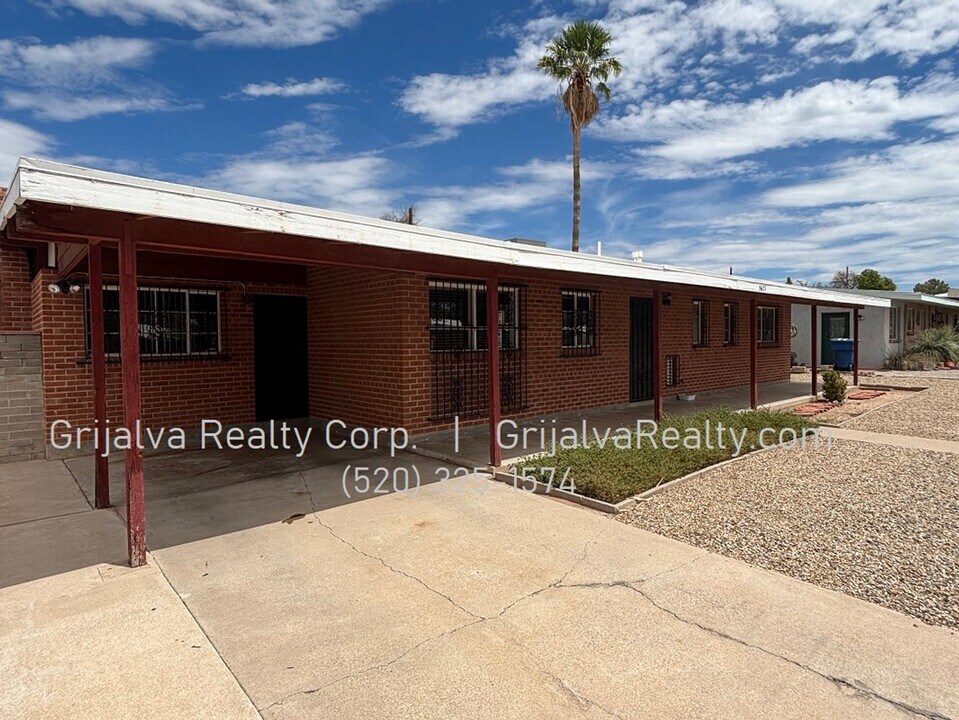 5621 E 13th St in Tucson, AZ - Foto de edificio