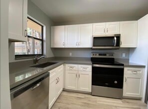 4700 Lucerne Lakes Blvd W in Greenacres, FL - Building Photo - Building Photo