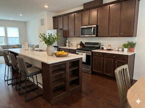 28 Gala Ct in Livingston, NJ - Building Photo - Building Photo