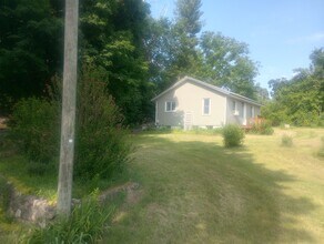22204 US-12 in Edwardsburg, MI - Foto de edificio - Building Photo