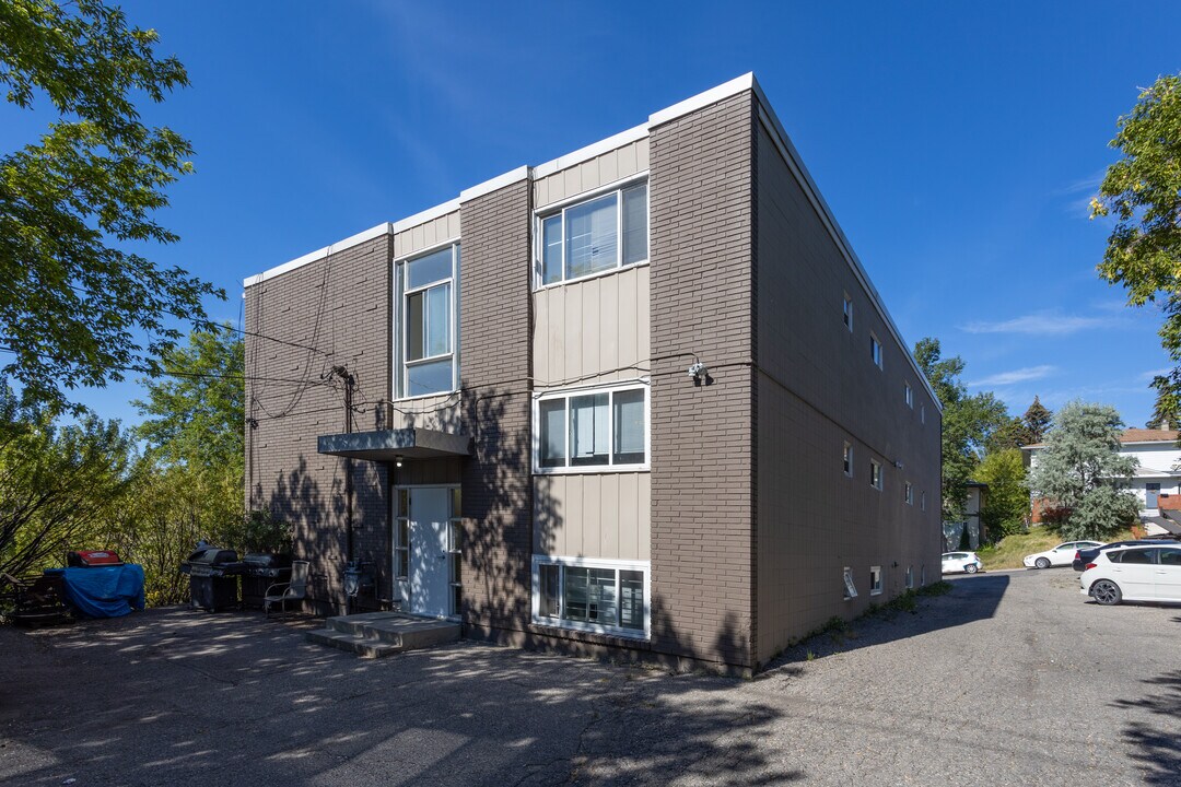 4540 Stanley Rd SW in Calgary, AB - Building Photo