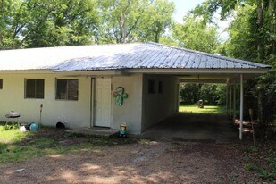 102 Pecan Ln in Okolona, MS - Building Photo