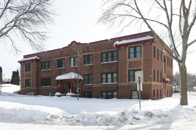 610 Logan Ave N in Minneapolis, MN - Building Photo - Building Photo