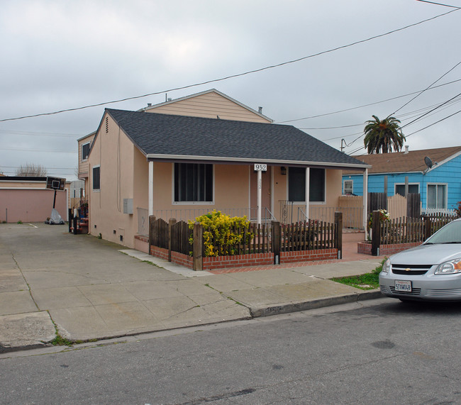 952 Easton Ave in San Bruno, CA - Building Photo - Building Photo