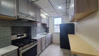 242 Bowers St, Unit 3 in Jersey City, NJ - Building Photo - Building Photo