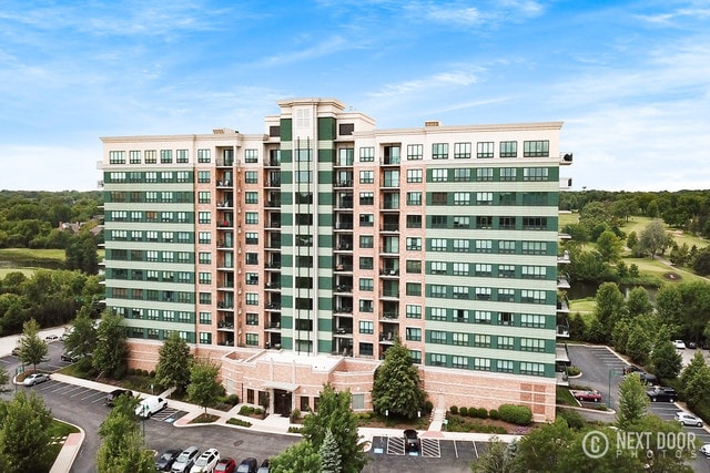 6420 Double Eagle Dr in Woodridge, IL - Building Photo