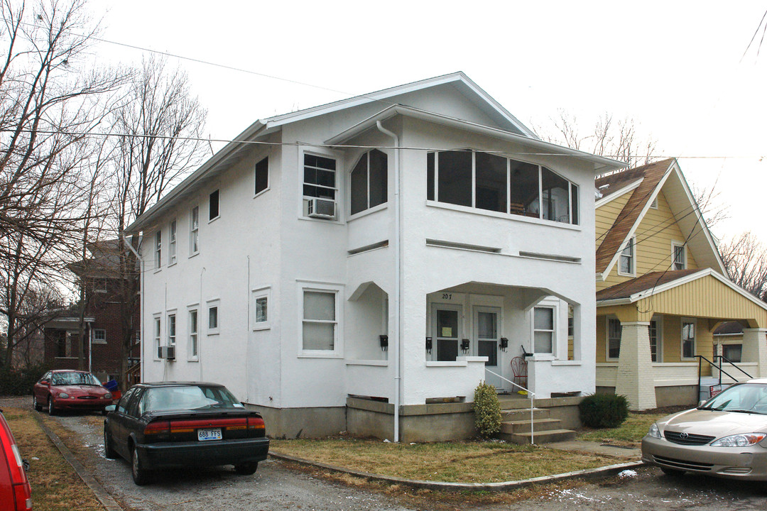 207 Linden Ln in Louisville, KY - Foto de edificio