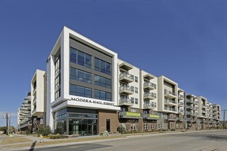 Hall Street Flats in Dallas, TX - Foto de edificio - Building Photo