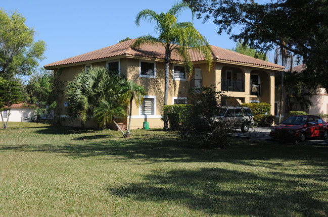 11561 NW 36th St in Coral Springs, FL - Foto de edificio - Building Photo