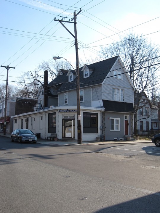 1348 Ashbourne Rd in Elkins Park, PA - Building Photo