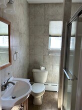 20-28 E Main St, Unit 1 in Freehold, NJ - Foto de edificio - Building Photo