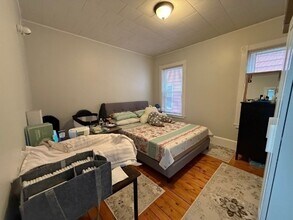 37 Hinckley St, Unit 1 in Somerville, MA - Building Photo - Building Photo