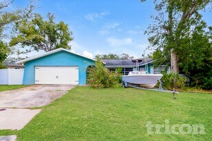 1350 Cambridge Dr in Clearwater, FL - Building Photo