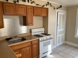 207 Boggs Ave, Unit boggs ave  apt 3 in Pittsburgh, PA - Building Photo