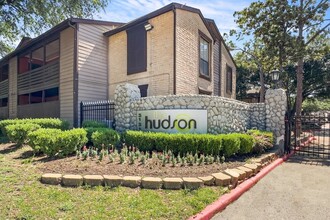 Hudson at Westchase Apartments in Houston, TX - Building Photo - Building Photo