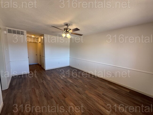 3113-3115 S Bunker Hl Dr in Wichita, KS - Building Photo - Building Photo