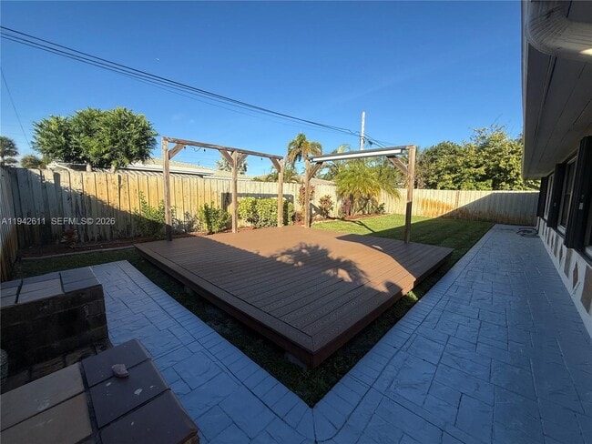1721 NE 48th Ct in Oakland Park, FL - Building Photo - Building Photo