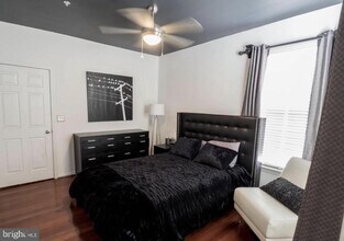 11349 Aristotle Dr in Fairfax, VA - Foto de edificio - Building Photo