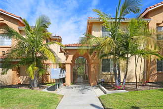 Palm Villas Apartments in Chula Vista, CA - Foto de edificio - Building Photo