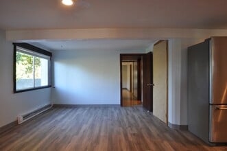 1835 5th St in Columbia City, OR - Building Photo - Building Photo