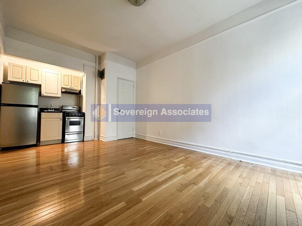 936 West End Ave in New York, NY - Building Photo