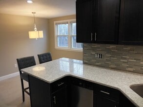 84 Hooper Rd in Dedham, MA - Building Photo - Building Photo