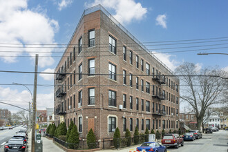 Amersfort Garden in Brooklyn, NY - Foto de edificio - Primary Photo