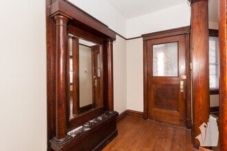 1043 W Dakin St in Chicago, IL - Building Photo - Building Photo