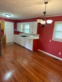 131 Waggoner St photo'