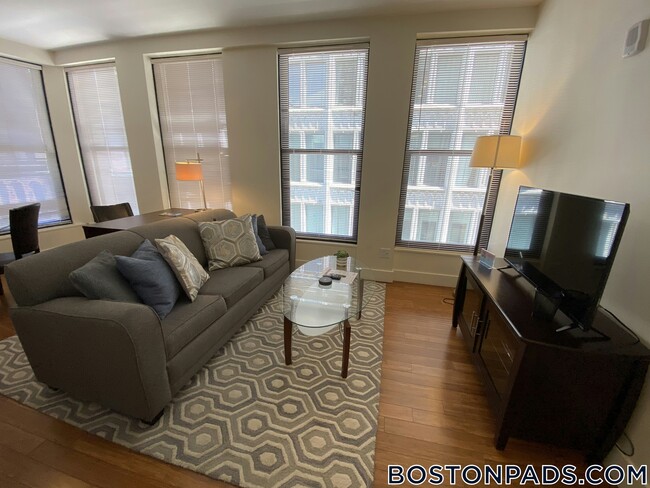 8 Winter Pl in Boston, MA - Building Photo - Building Photo