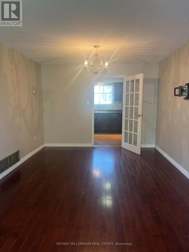 18 Junewood Crescent in Brampton, ON - Building Photo - Building Photo