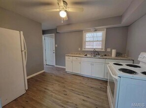 5636 Sapphire Ave in Jennings, MO - Building Photo - Building Photo