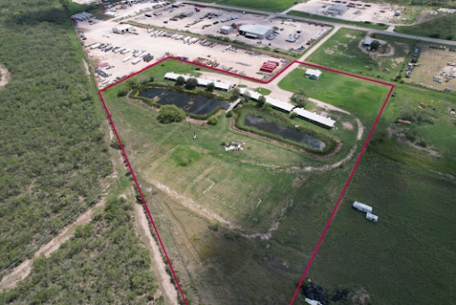 126 Alton Ave in Charlotte, TX - Building Photo
