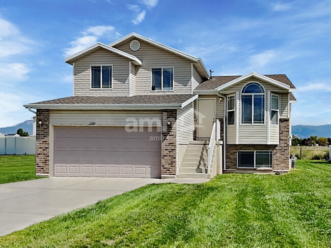 property at 2259 S 2635 W