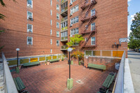 Barclay Plaza North in Forest Hills, NY - Foto de edificio - Building Photo