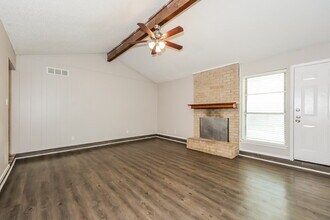 7517 Marlinda Cir, Unit 12 in Fort Worth, TX - Building Photo - Building Photo