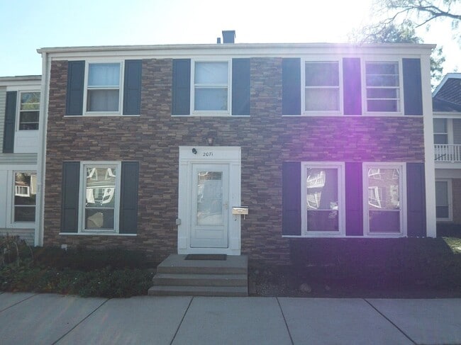 2071 Danbury Pl