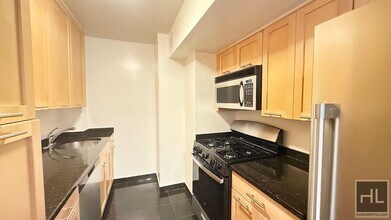 Fourth Avenue in New York, NY - Building Photo - Building Photo